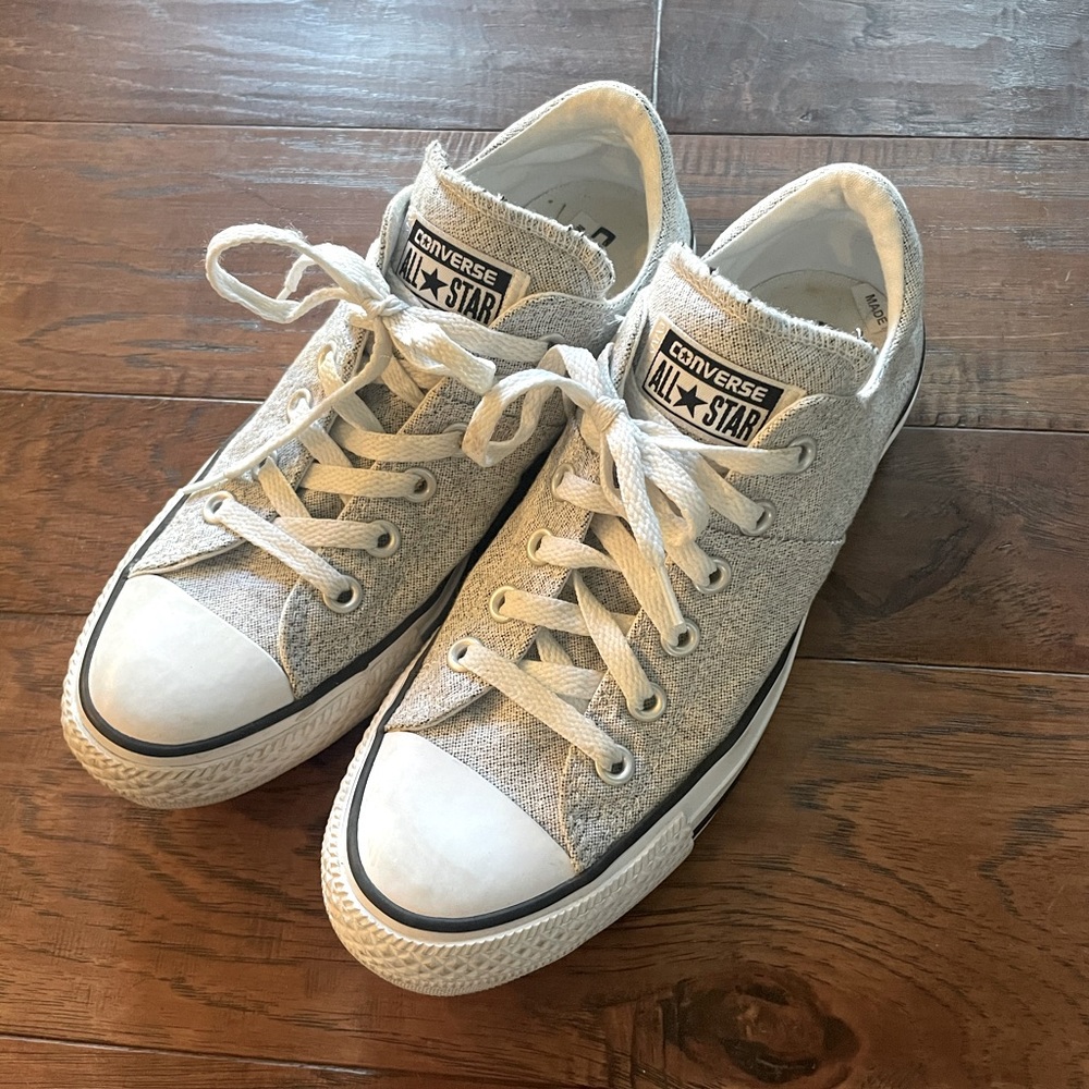 Converse All Star Shoes. Size 8. Grey & white.